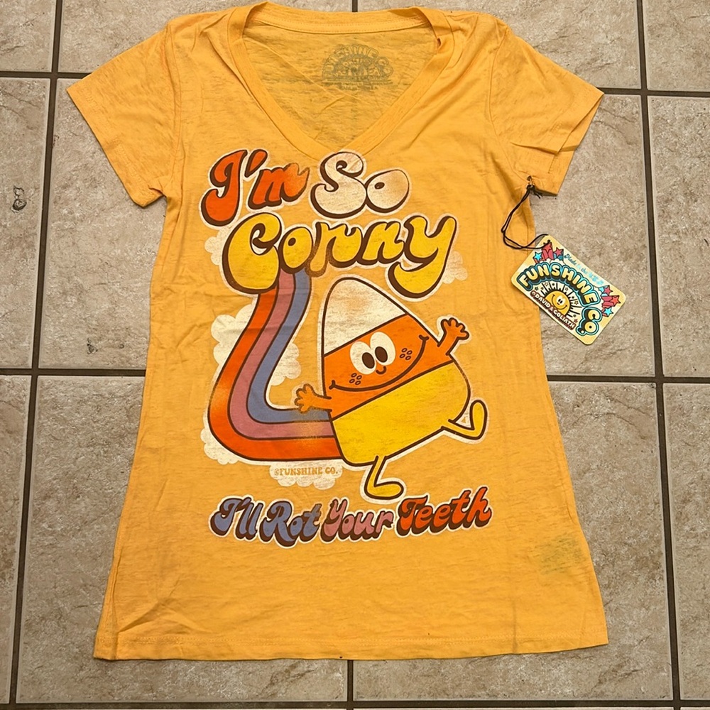 SUPER VINTAGE TEES👚 Adorable yellow shirt for girls! 🎉